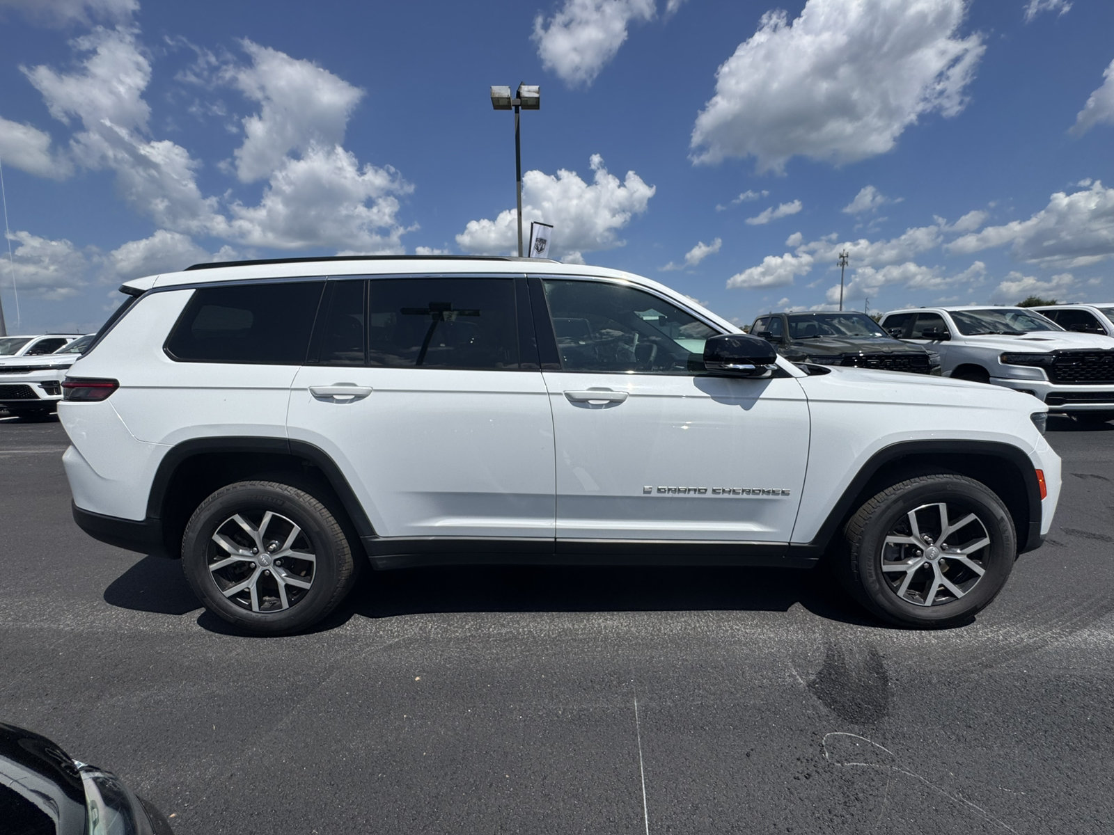 Used 2025 Jeep Grand Cherokee L Limited RWD image 4