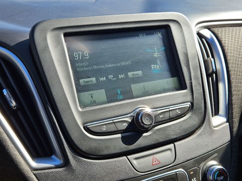 Certified 2018 Chevrolet Malibu LS FWD image 19