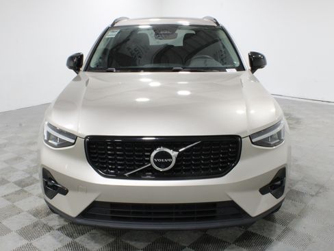 Used 2023 Volvo XC40 B4 Ultimate FWD image 33