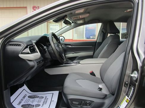 Used 2023 Toyota Camry LE image 12