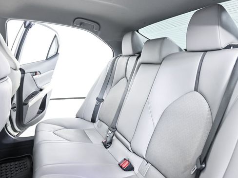 Used 2021 Toyota Camry XLE image 18