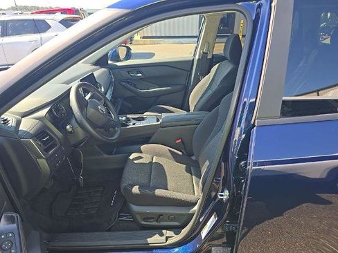 Certified 2025 Nissan Rogue SV FWD image 14