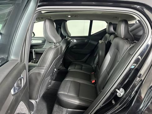 Used 2024 Volvo XC40 B5 Ultimate w/ Climate Package image 25