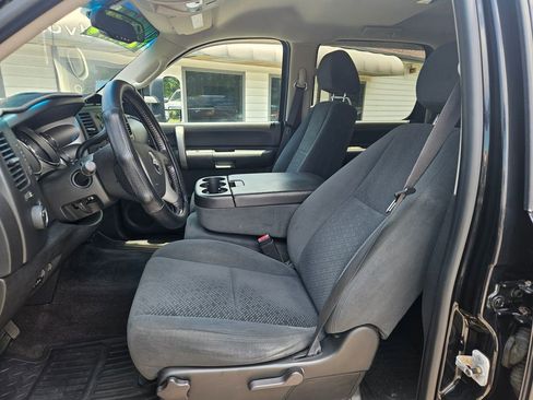 Used 2008 Chevrolet Silverado 2500 LT w/ 1LT Convenience Package AWD/4WD image 9