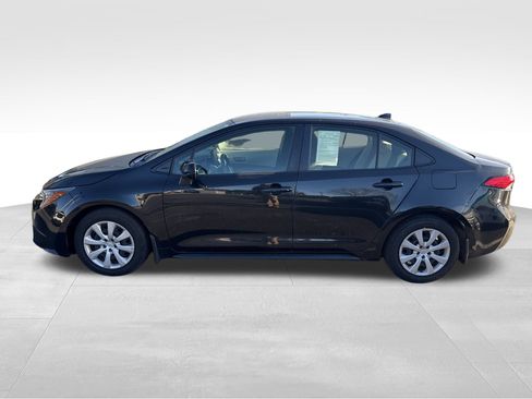 Used 2022 Toyota Corolla LE image 10