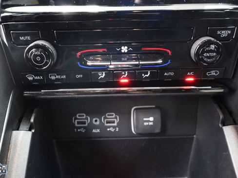 Used 2025 Jeep Grand Cherokee L Laredo RWD image 20