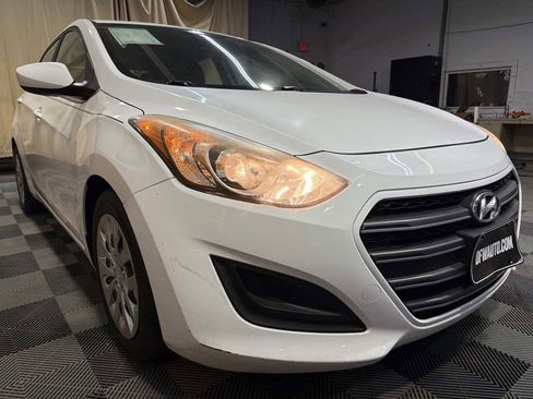 Used 2017 Hyundai Elantra GT image 6