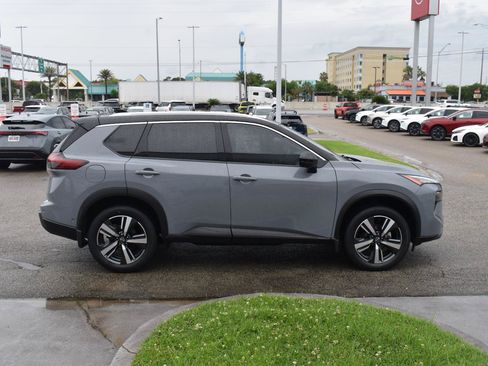 Used 2025 Nissan Rogue SL FWD image 15