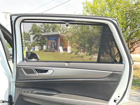 Certified 2025 Volkswagen Atlas Cross Sport SE AWD/4WD image 27