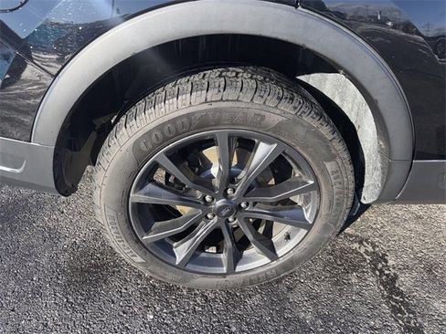 Used 2018 Ford Explorer XLT w/ Equipment Group 202A image 37