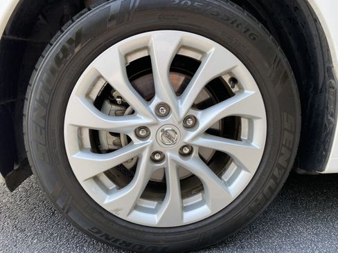 Used 2019 Nissan Sentra SV FWD image 38