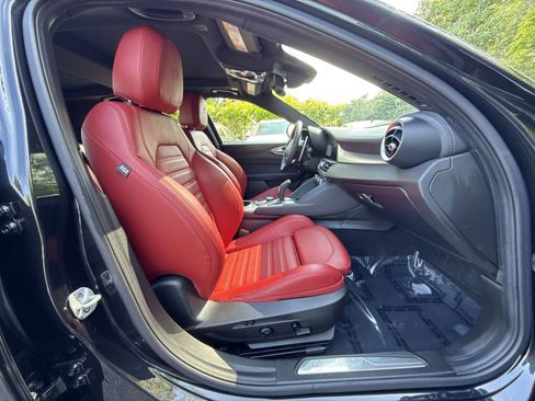 Used 2024 Alfa Romeo Giulia Veloce AWD/4WD image 41