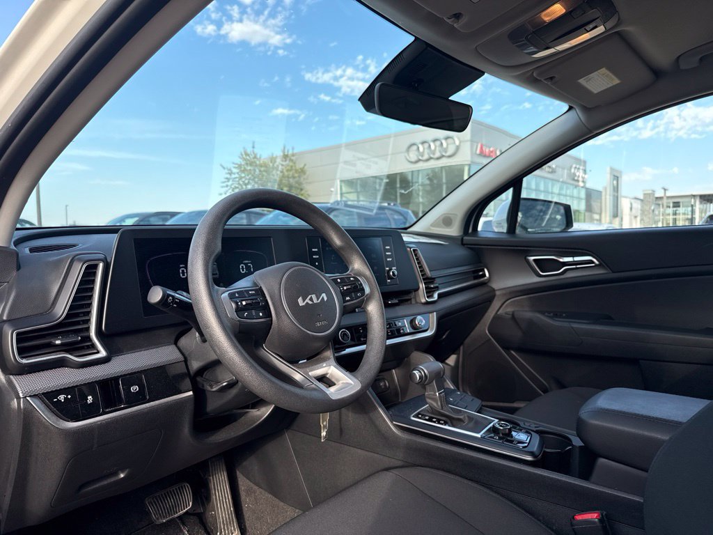 Used 2025 Kia Sportage LX AWD/4WD image 4