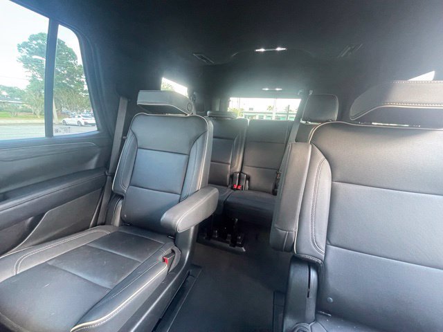 Used 2023 GMC Yukon SLT w/ SLT Luxury Package AWD/4WD image 13