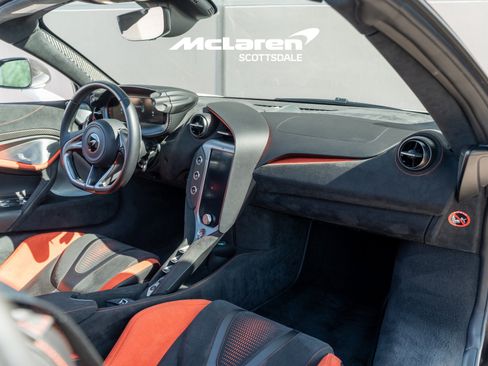Used 2024 McLaren 750S Spider RWD image 17