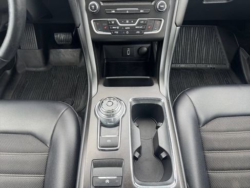 Used 2018 Ford Fusion SE w/ Equipment Group 201A FWD image 11