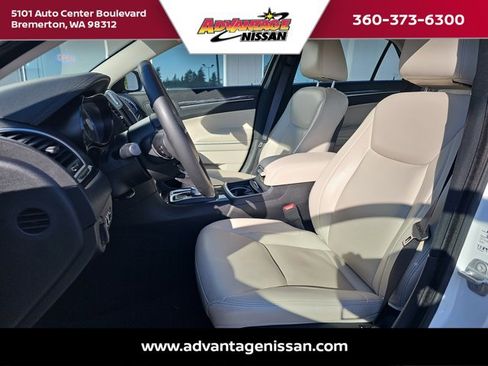 Used 2022 Chrysler 300 Touring L image 21