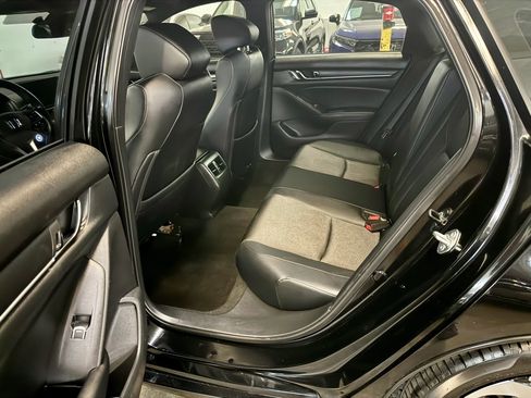 Used 2018 Honda Accord Sport image 10