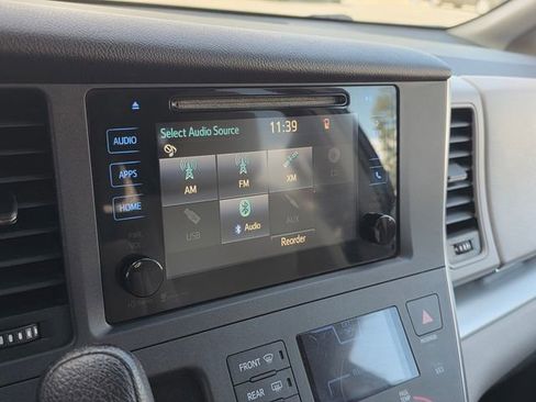 Used 2015 Toyota Sienna LE image 24