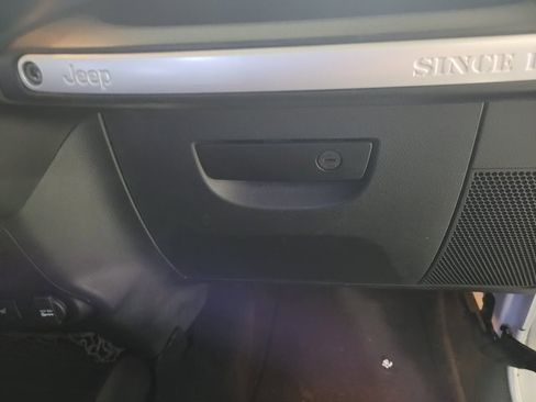 Used 2016 Jeep Wrangler Unlimited Sahara w/ Dual Top Group image 55