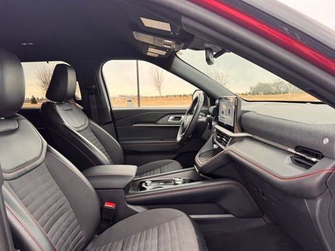 Used 2025 Ford Explorer ST-Line w/ ST-Line Street Pack image 22