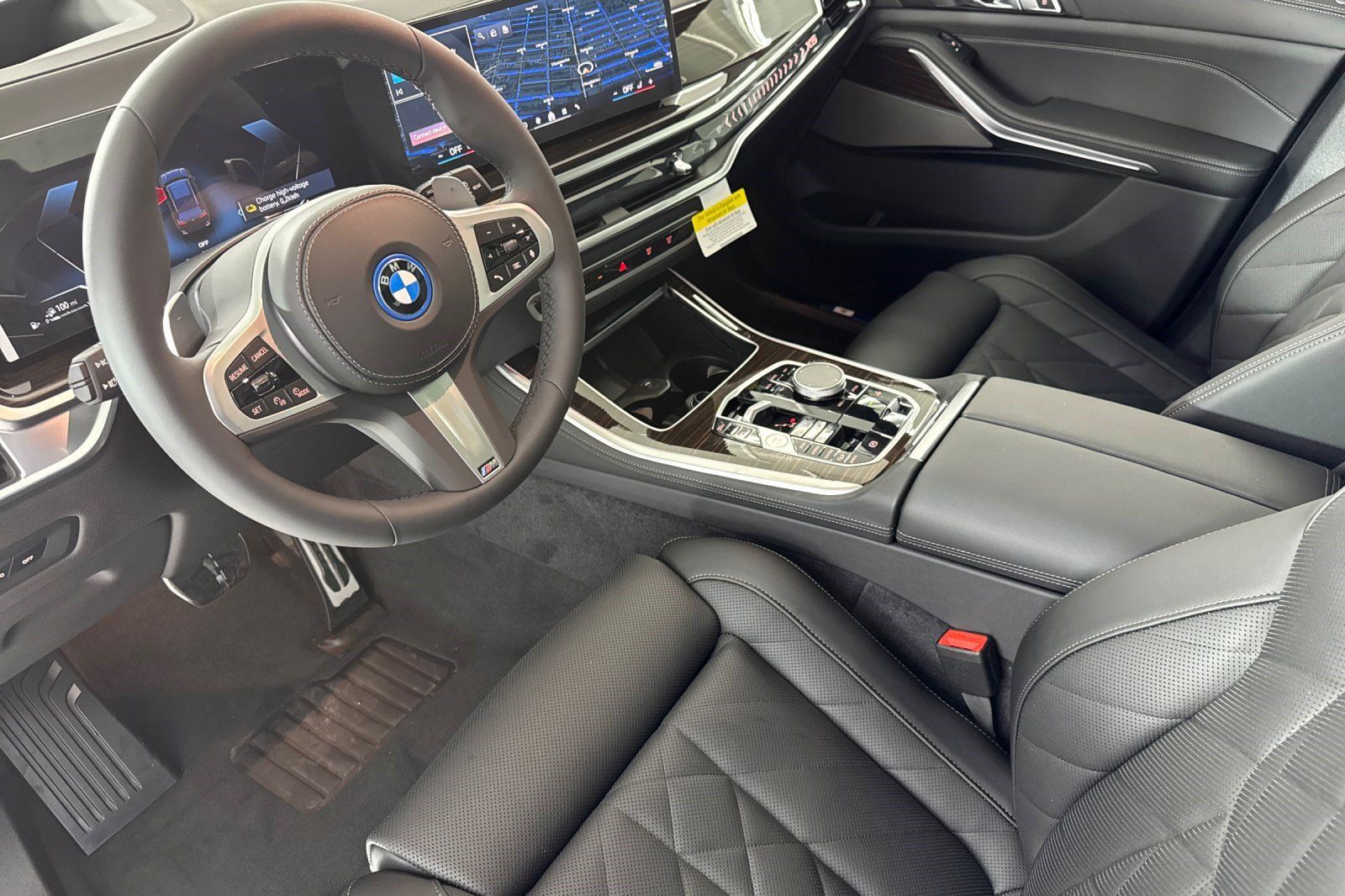 Used 2026 BMW X5 xDrive50e w/ M Sport Package AWD/4WD image 4