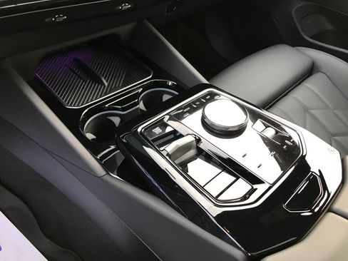 Used 2024 BMW 530i xDrive w/ Premium Package image 27