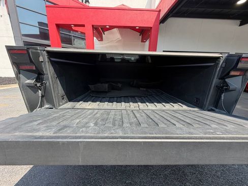 Used 2024 Tesla Cybertruck AWD Crew Cab image 10