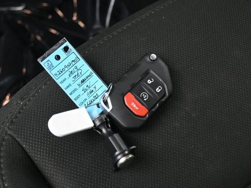 Used 2019 Jeep Wrangler Unlimited Sahara AWD/4WD image 18