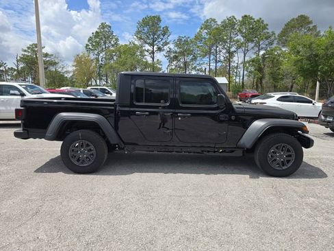 New 2026 Jeep Gladiator Sport image 3