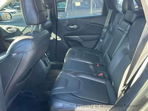 Used 2019 Jeep Cherokee Limited AWD/4WD image 16