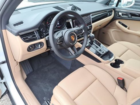Used 2026 Porsche Macan AWD/4WD image 4