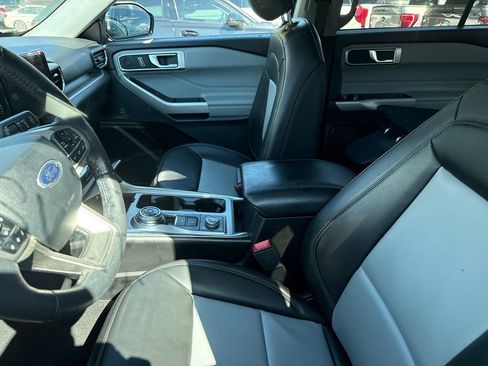 Used 2024 Ford Explorer XLT w/ Equipment Group 202A AWD/4WD image 9