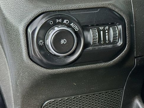 Used 2021 Jeep Wrangler Unlimited Sahara w/ Dual Top Group AWD/4WD image 10