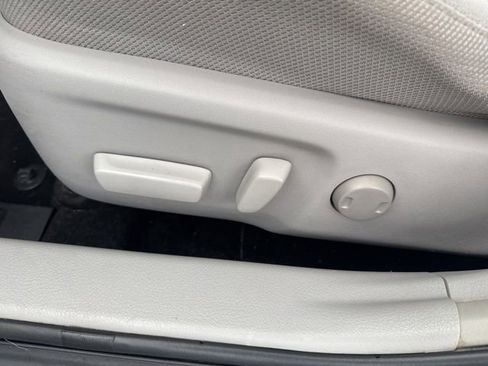 Used 2014 Toyota Camry LE image 12