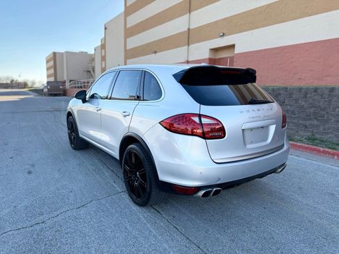 Used 2012 Porsche Cayenne Turbo image 7