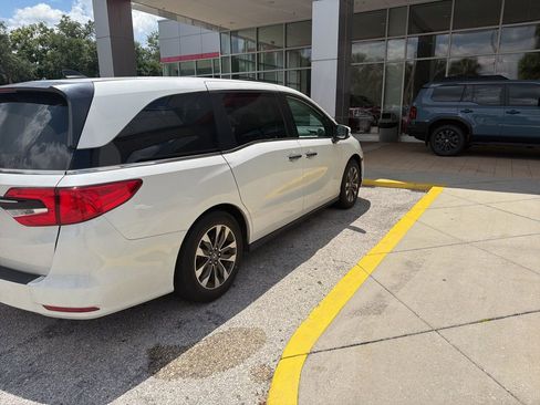 Used 2023 Honda Odyssey EX-L image 5