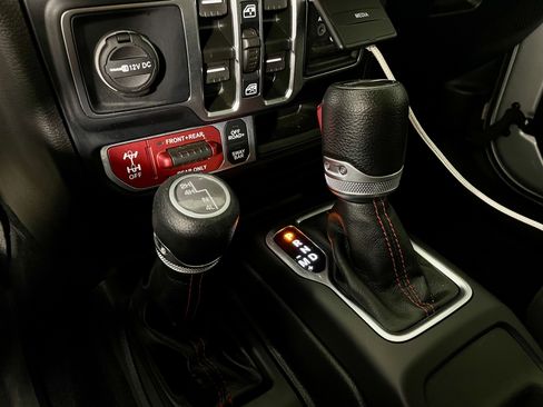 Certified 2023 Jeep Gladiator Rubicon w/ Cold Weather Group image 23