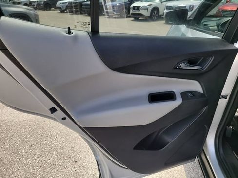 Used 2022 Chevrolet Equinox LS FWD image 11