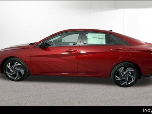 Certified 2025 Hyundai Elantra Sport FWD image 5
