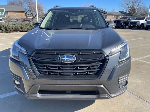 Used 2022 Subaru Forester Limited image 3