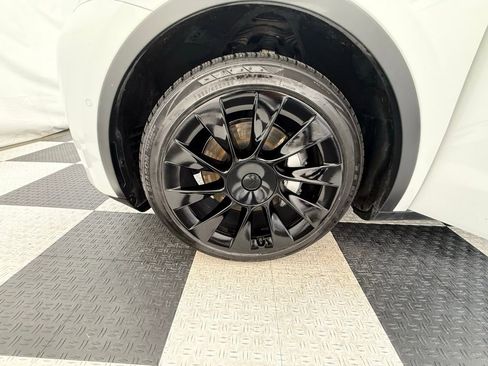 Used 2021 Tesla Model Y 2WD image 11