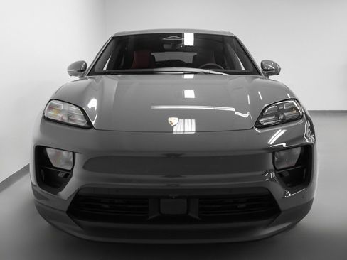 New 2026 Porsche Macan 4 Electric image 8