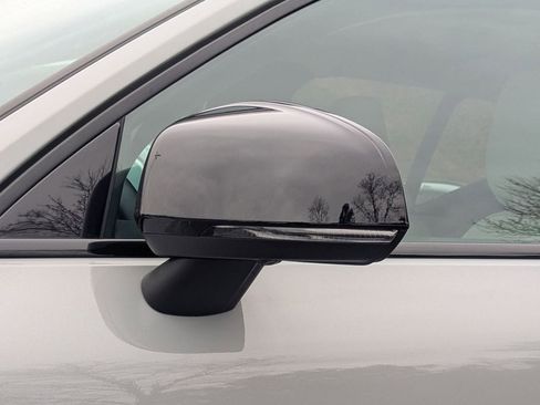 Certified 2026 Volvo XC40 B5 Plus w/ Protection Package Premier image 12