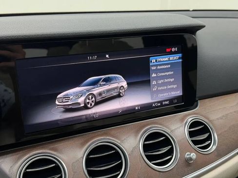Used 2017 Mercedes-Benz E 400 4MATIC Wagon image 25