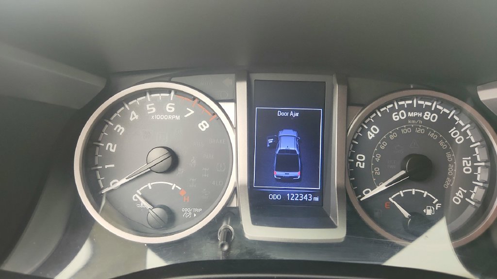 Used 2019 Toyota Tacoma SR5 AWD/4WD image 16