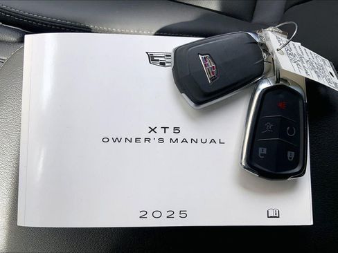 Certified 2025 Cadillac XT5 Premium Luxury image 11