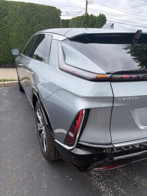 Used 2024 Cadillac Lyriq Luxury AWD/4WD image 5