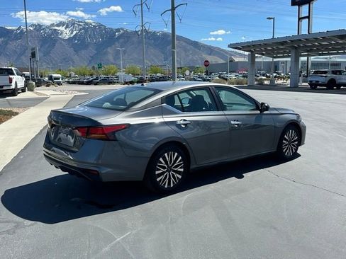 Used 2025 Nissan Altima 2.5 SV FWD image 25