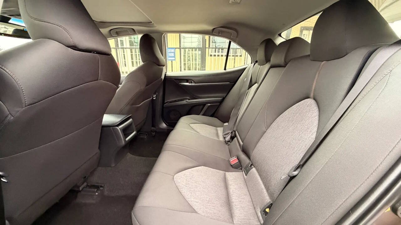 Used 2018 Toyota Camry LE w/ Moonroof Package FWD image 20
